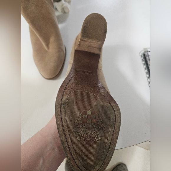 Vince Camuto Tan Suede Ankle Boots! - Picture 3 of 5